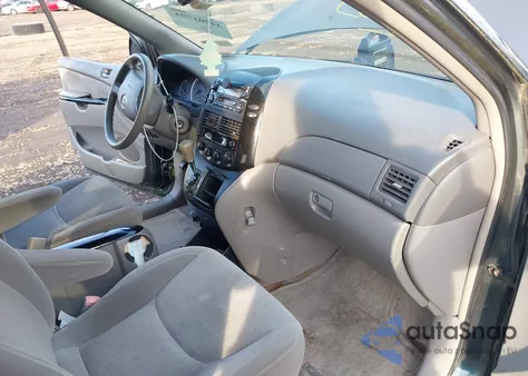 2005 Toyota Sienna Le z USA, uszkodzony, nr VIN 5TDZA23C25S223957